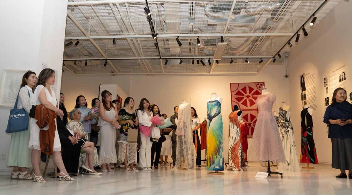 “Global Silhouette” олон улсын үзэсгэлэн ХААН галерейд нээлтээ хийлээ